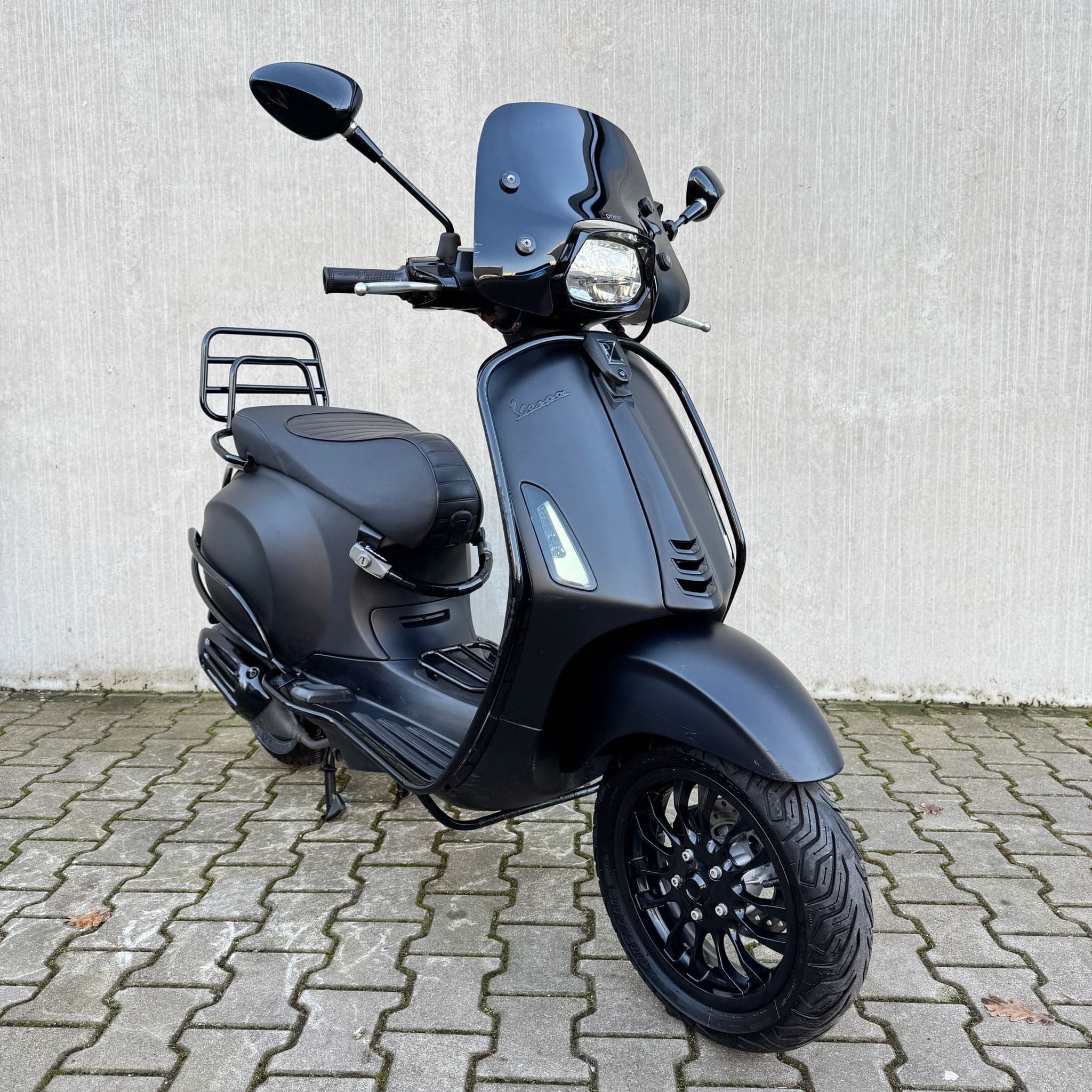 RESERVED Vespa Sprint Sport Mat Zwart DXJ-52-H