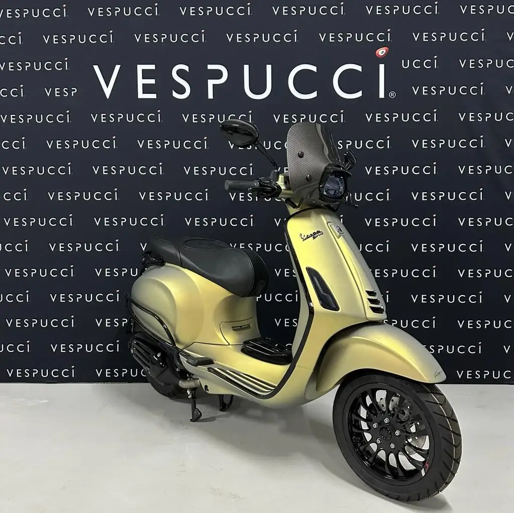 Vespa Sprint - 18K Gold