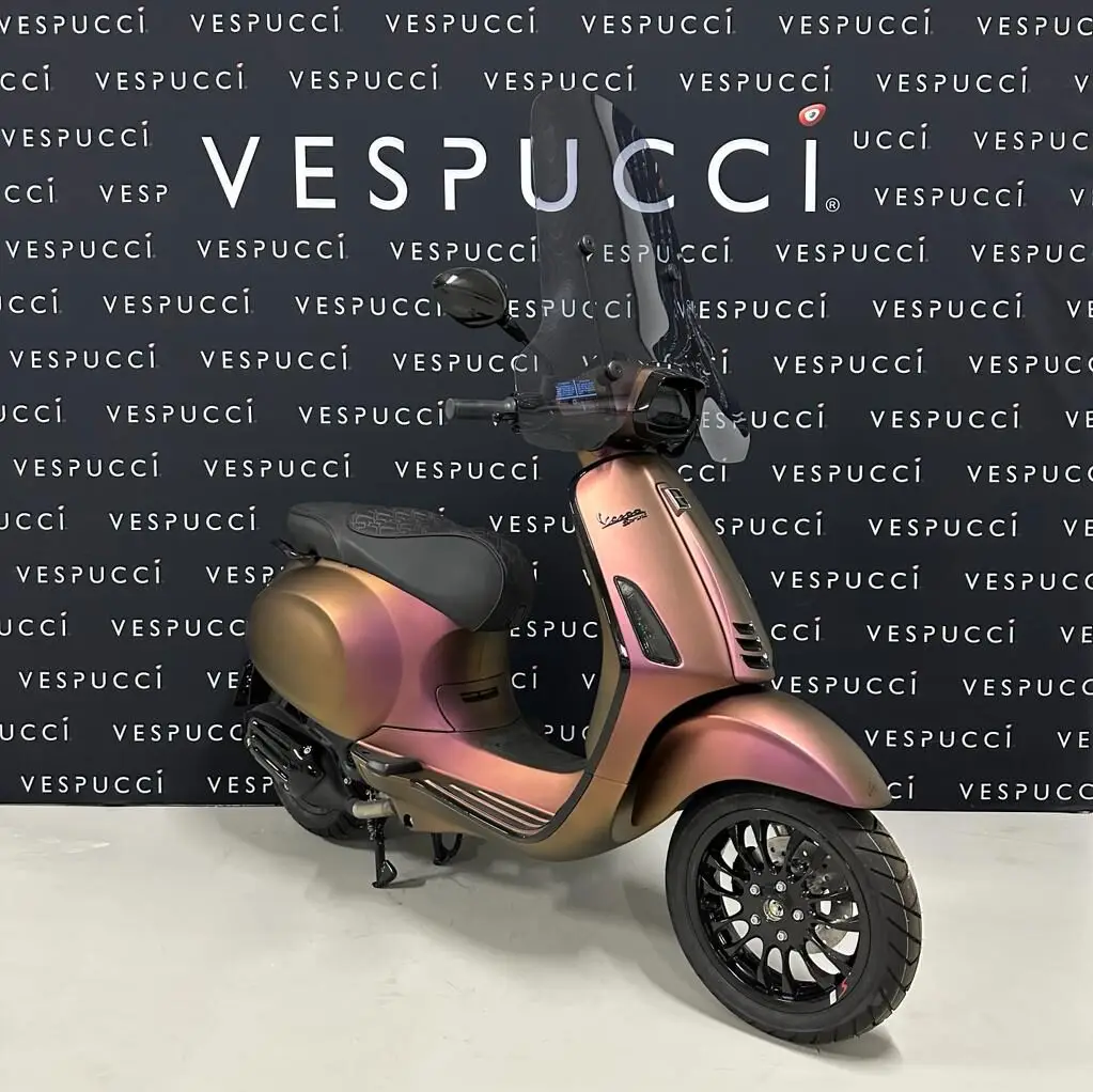 Vespa Sprint - Red to Gold