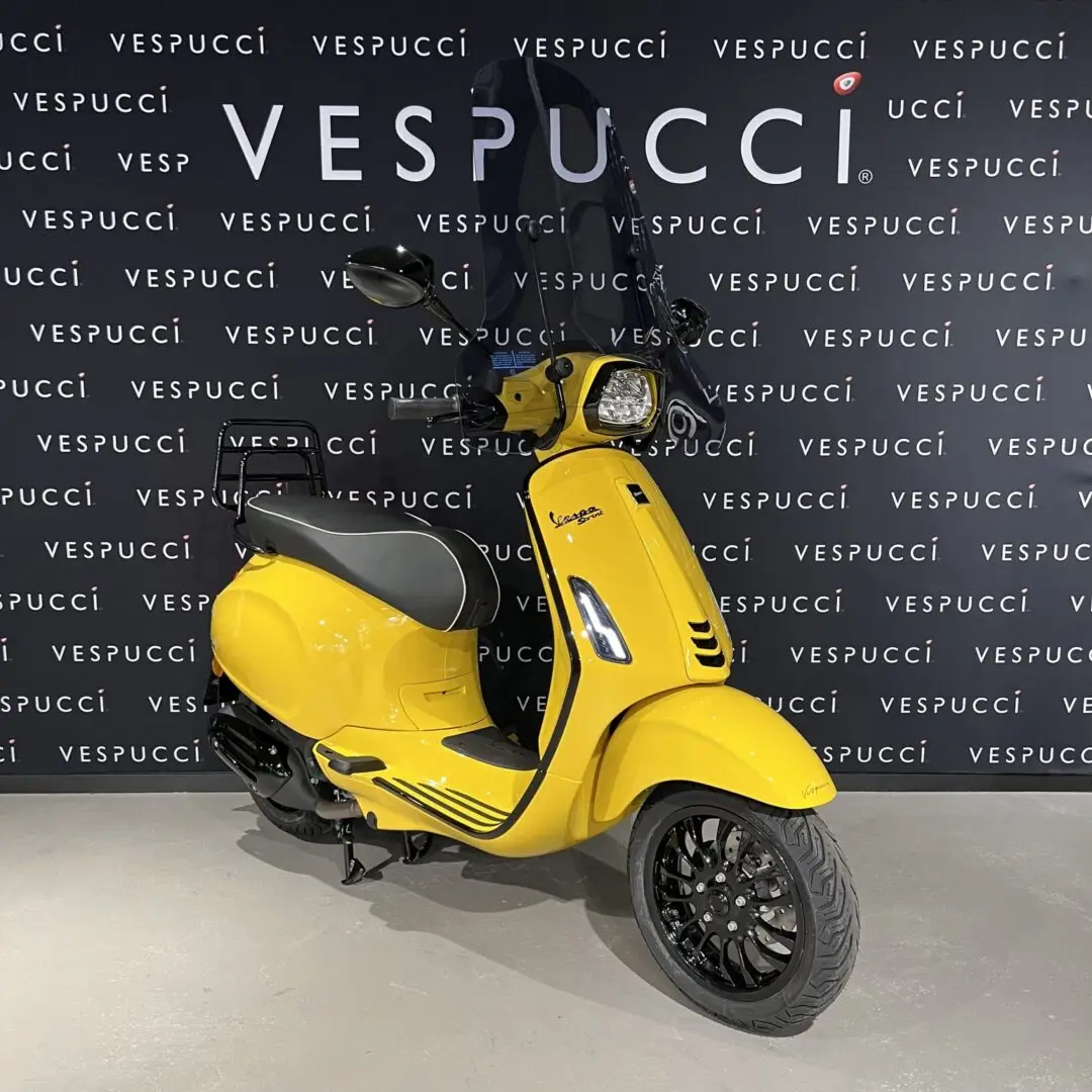 Vespa Sprint - Black & Yellow