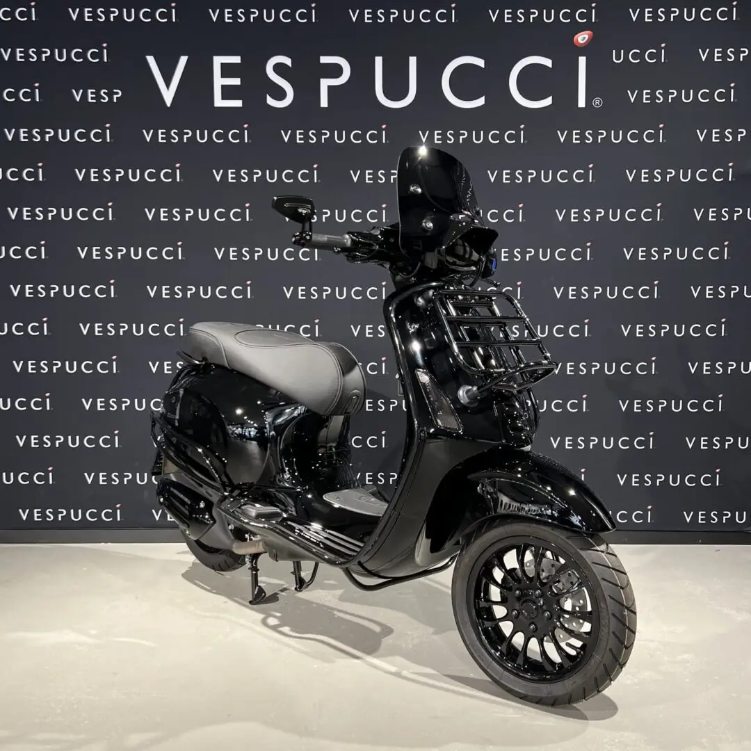 Vespa Sprint - Black on Black