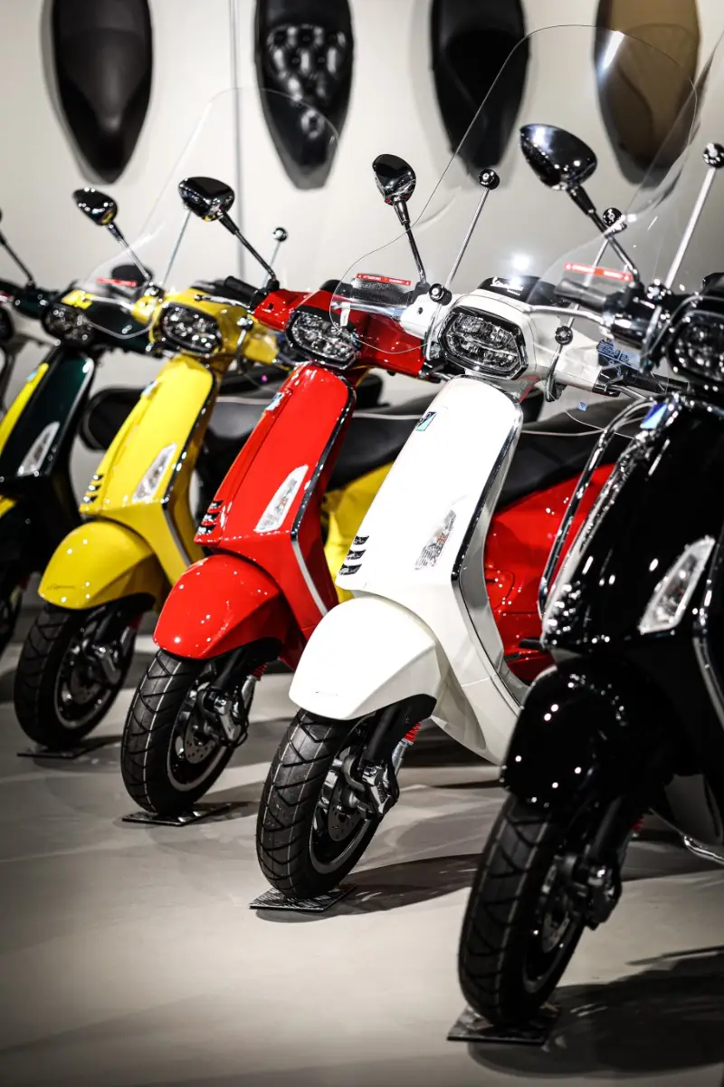 Bunte Roller im Vespucci-Showroom