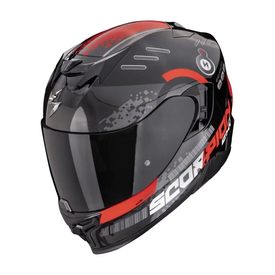 en  de Scorpion  en Un casque de moto sportif en noir avec des accents métalliques rouges, Exo-520 Evo Air Titan, conçu pour un style de performance dynamique.