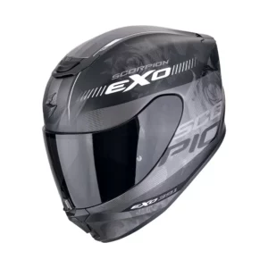 Een motorhelm in mat zwart en zilver, de Scorpion Exo-391 Ava, die stijl en geavanceerde bescherming biedt voor rijders.