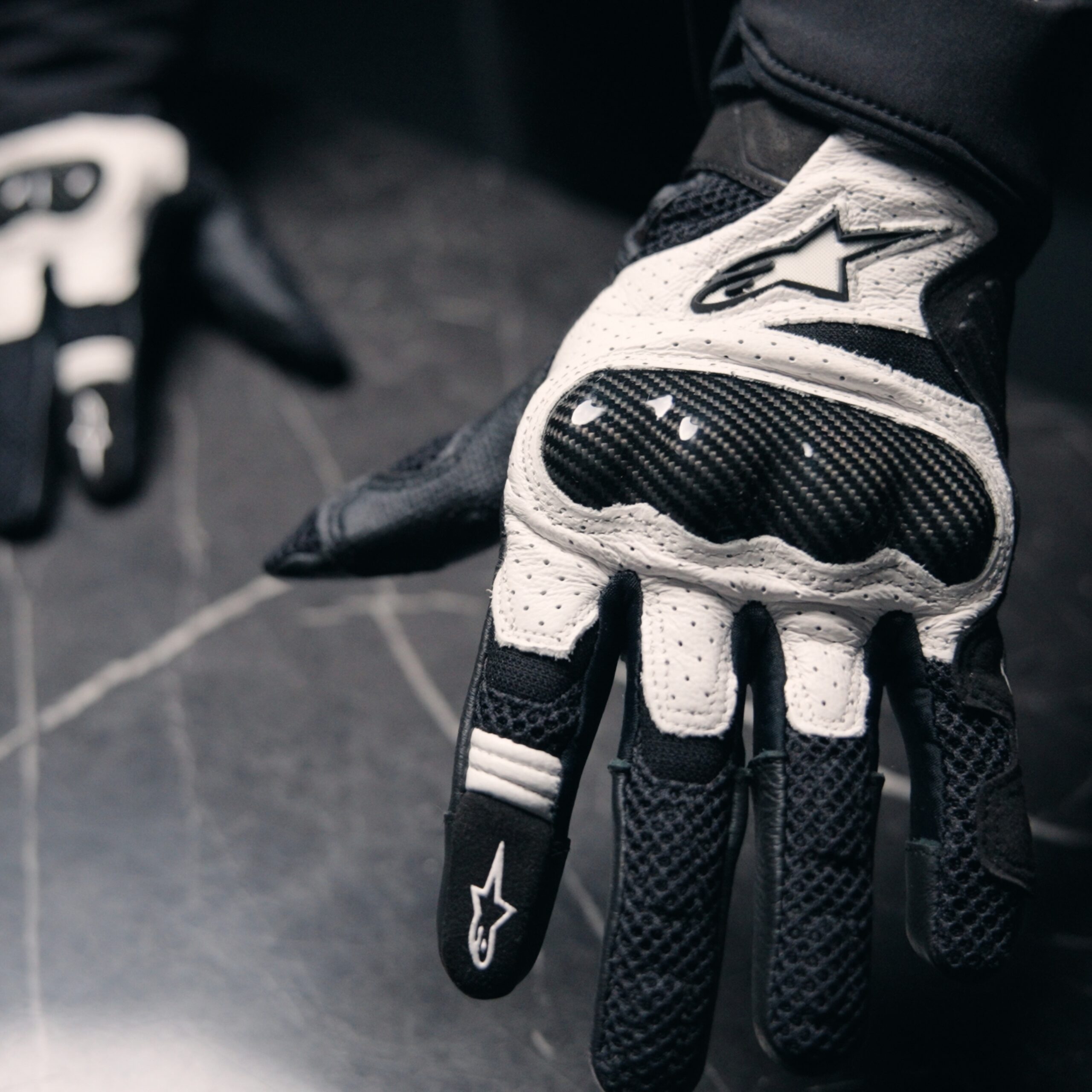 Alpinestars SMX-1 Air V2 White / Black - Vespucci